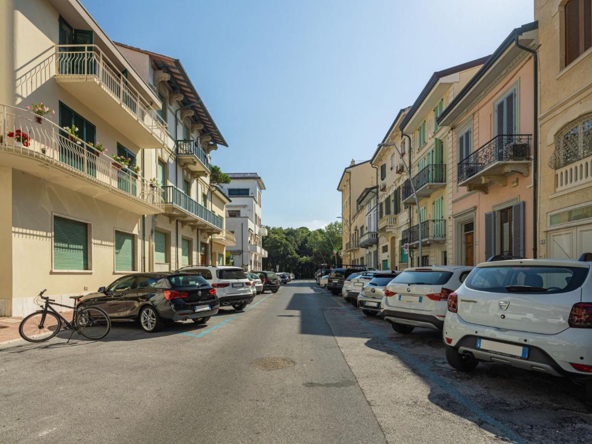 Apartment Lungomare By Interhome Viareggio Exterior photo