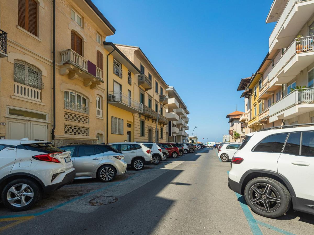Apartment Lungomare By Interhome Viareggio Exterior photo