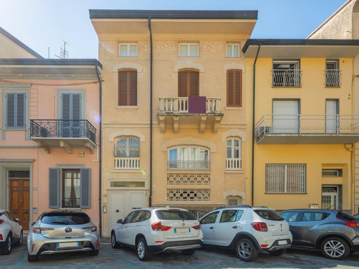 Apartment Lungomare By Interhome Viareggio Exterior photo